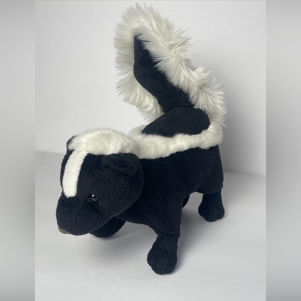 Tiger Tale Toys Plush Stuffed Skunk Cute And Cuddly   Tiger Hart Toys 2017